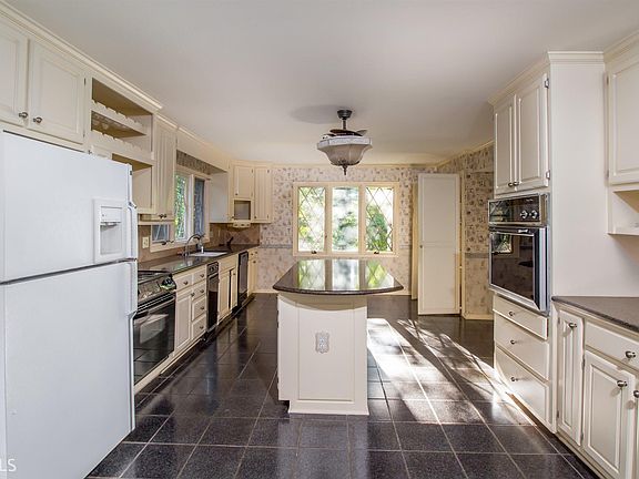 5th image of 687 Mary Ln