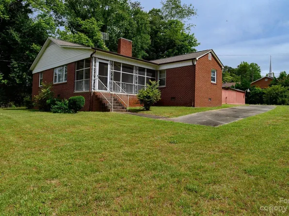 1820 Swan Dr SW, Lenoir, NC 28645