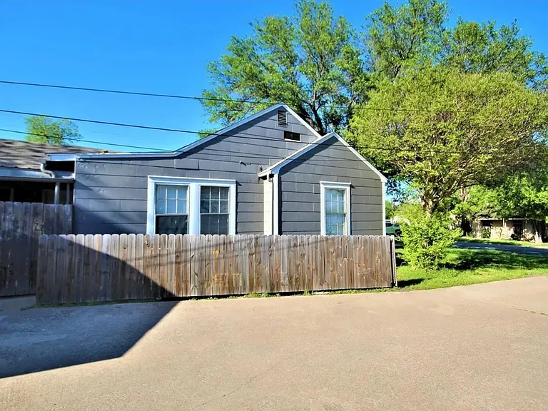4504 Stonewall St — Photo 9