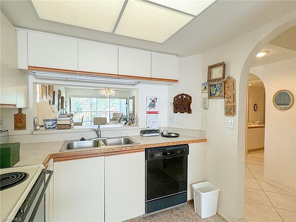 4th image of 267 Deerwood CIR #6