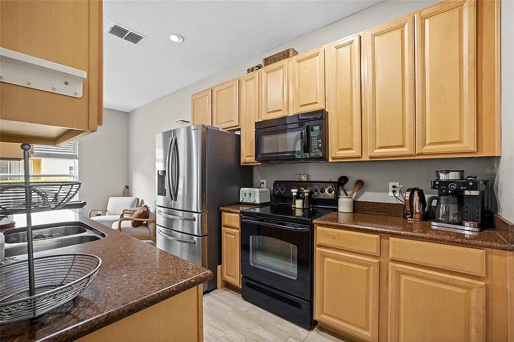 2 bed, 2.5 bath, 1372 sqft, $2,200 — Photo 2