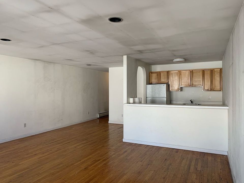 2nd image of 725 Fulton St APT 3C