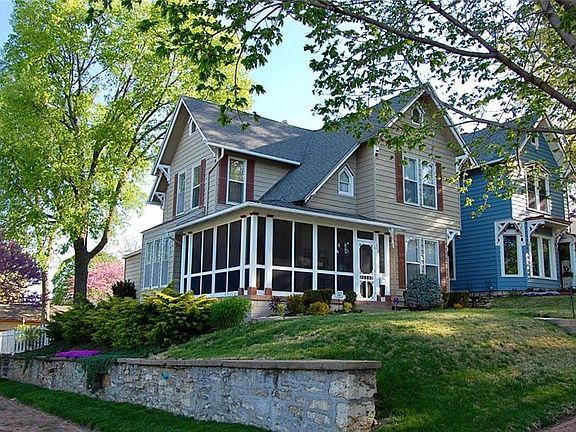 2nd image of 122 Spruce St