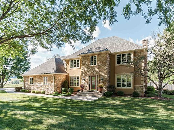 2nd image of 1875 Crestwood Dr