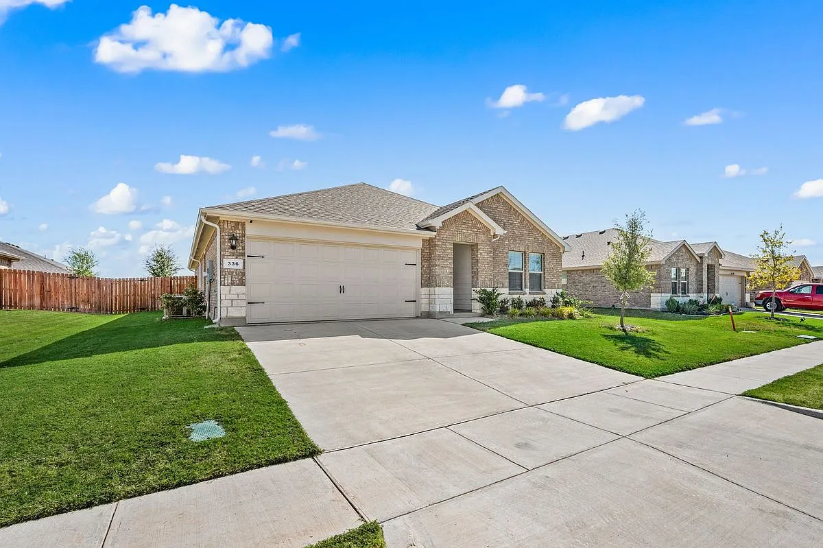4 bed, 2.0 bath, 1790 sqft, $2,225 — Photo 2