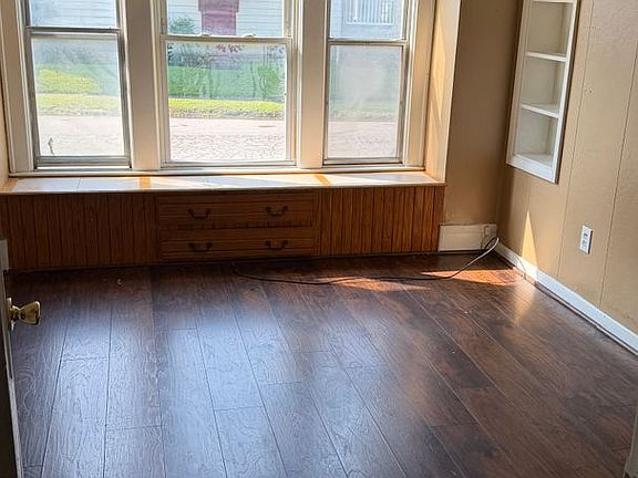 3rd image of 455 Baldwin Ave