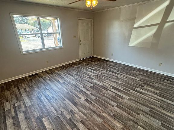 3rd image of 579 Baker Rd APT F1