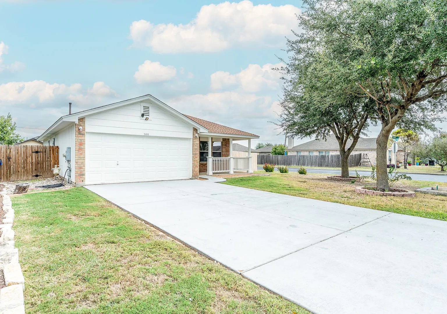 500 Mitchell Dr, Hutto, TX 78634 — Photo 2