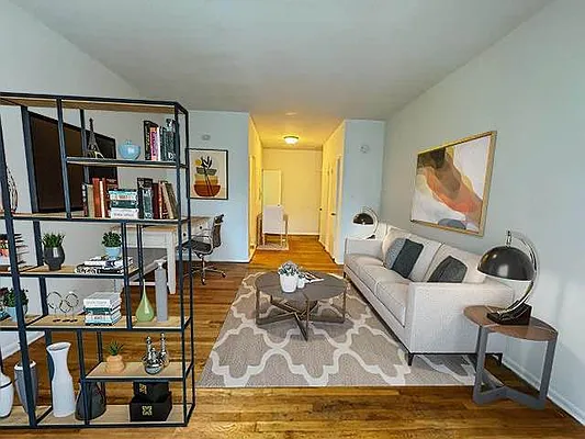 Rented by KNOCKKNOCK LLC | media 6