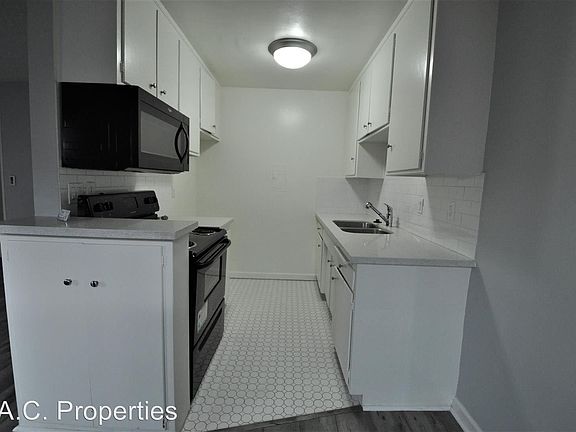4th image of 4201 Arch Dr APT 4