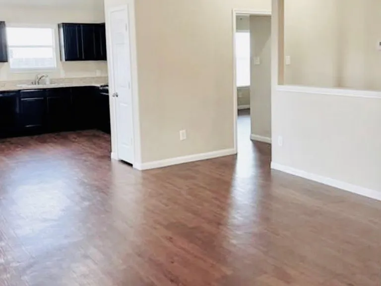 3415 Maris Way — Photo 8