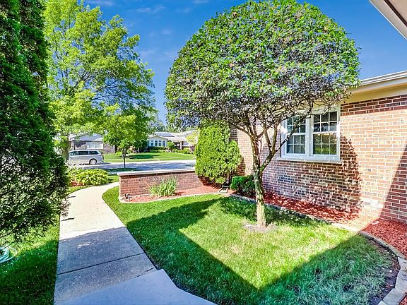 2nd image of 3835 Medford Cir