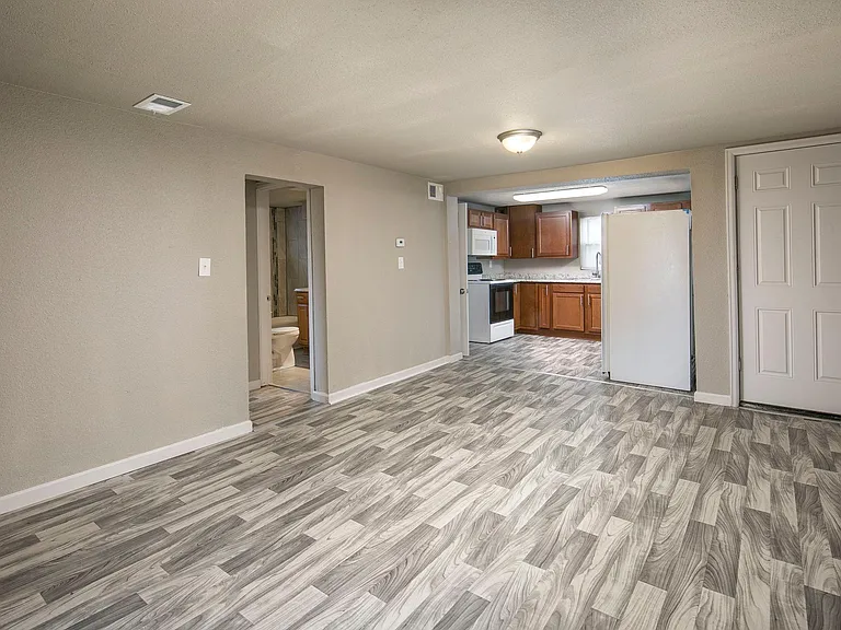 108 S Dorothy Ave — Photo 5
