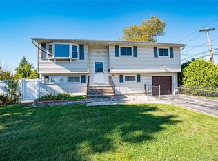 635 S Wellwood Ave, Lindenhurst, NY 11757