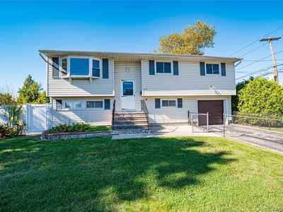 635 S Wellwood Avenue, Lindenhurst, NY, 11757