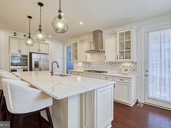 2nd image of 8109 Zoe Pl