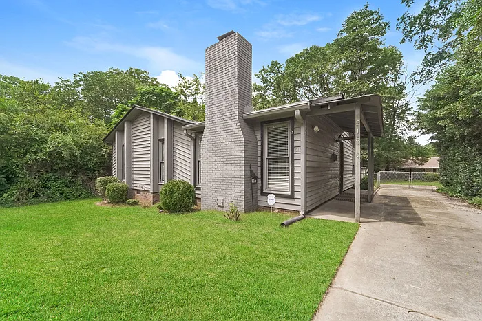 3 bed, 2.0 bath, 1239 sqft, $1,695 — Photo 3