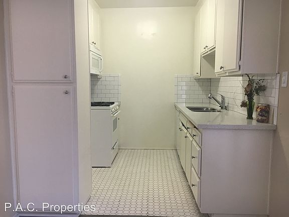 4th image of 4565 Hazeltine Ave APT 210