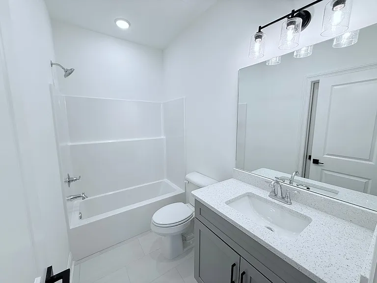 618 Cottage Grove Cir — Photo 16