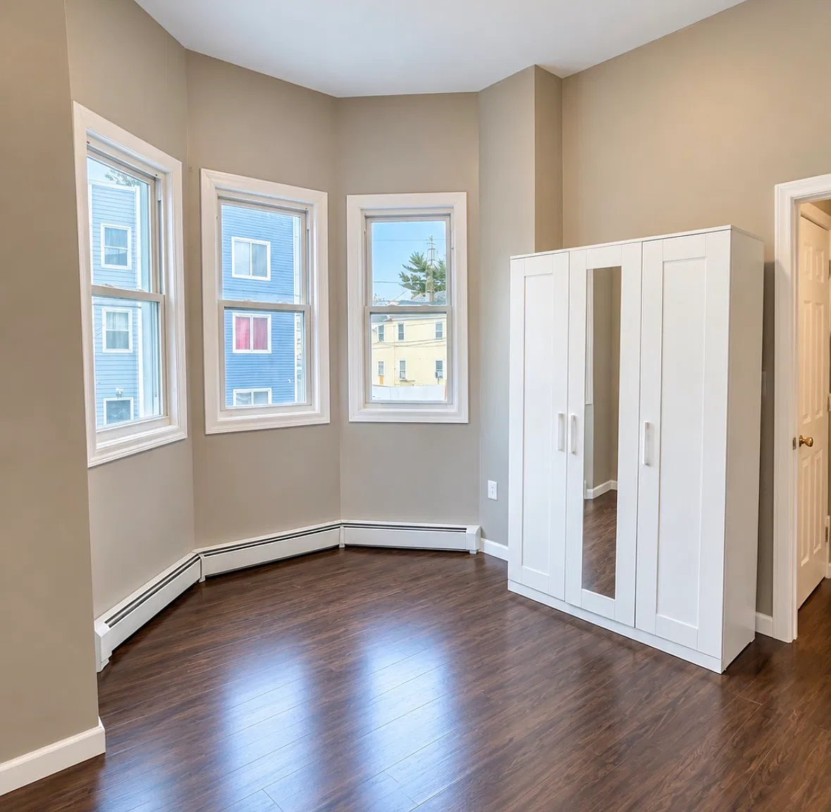 3 bed, 863 sqft, $2,000 — Photo 2