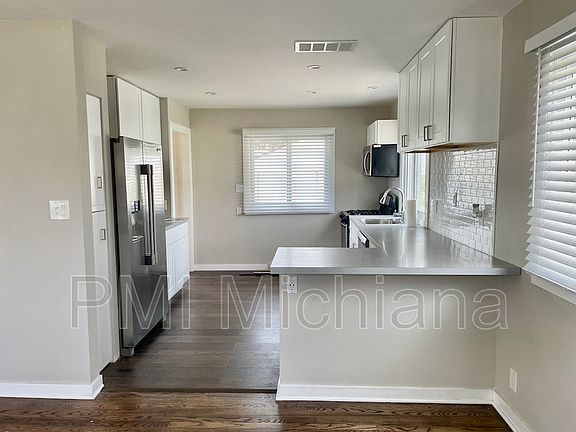 4th image of 1209 Chimes Blvd