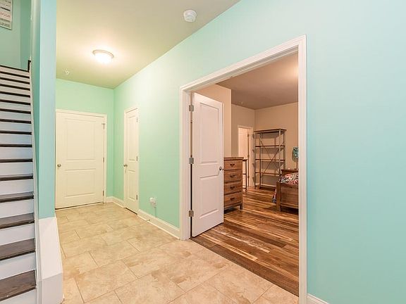 5th image of 308 Garland Woods Ct