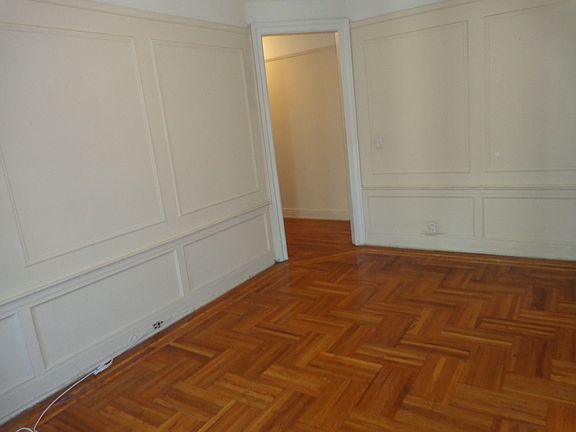 2nd image of 3064 34th St APT 3G
