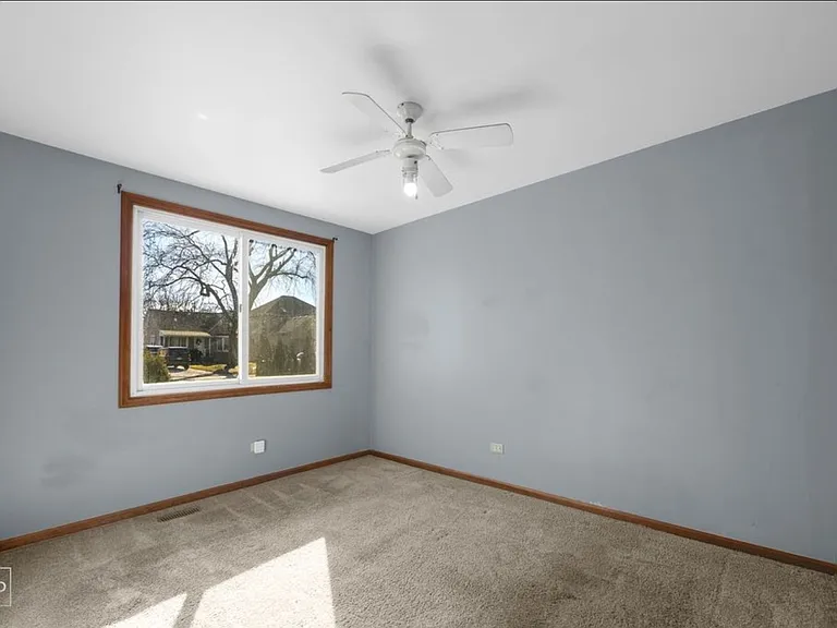 105 E Red Oak Ave — Photo 16