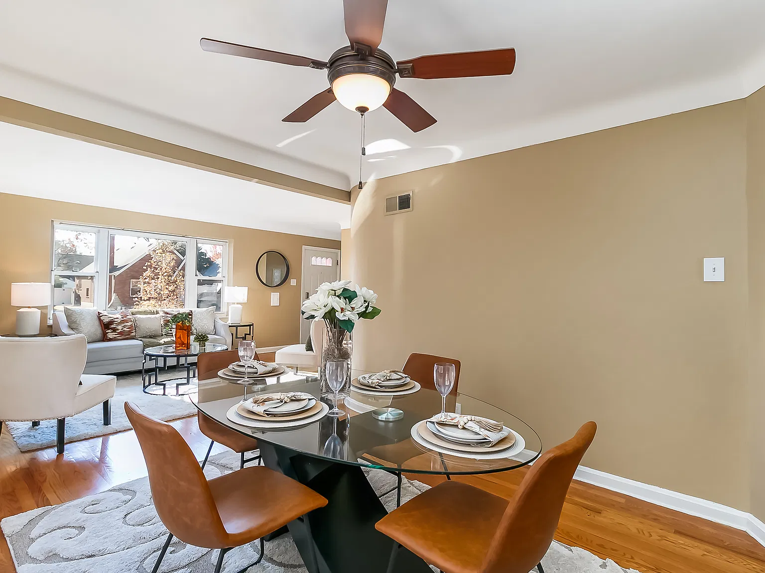 3 bed, 1750 sqft, $3,226 — Photo 4