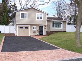 2811 New London Ave, Medford, NY 11763