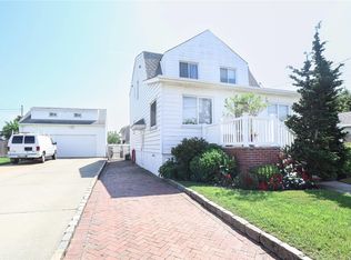 14 Alemeda St, Inwood, NY 11096