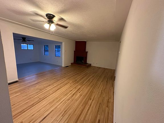 3rd image of 2725 Cardenas Dr NE