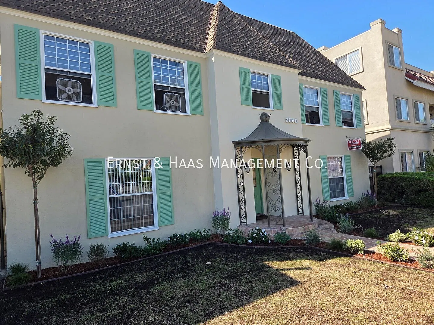Wonderful 1-Bedroom Apartment Just a Block from the Ocean! — Photo 2