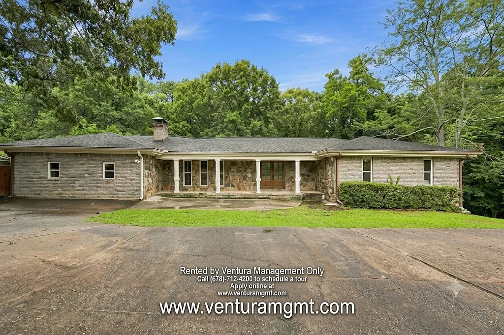 6 bed, 4272 sqft, $4,900 — Photo 1
