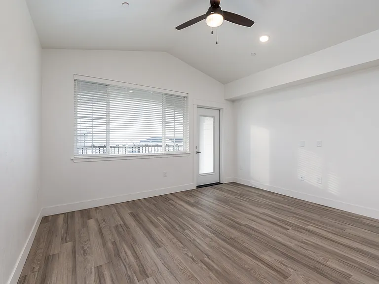 Olivia Apartments — Photo 32