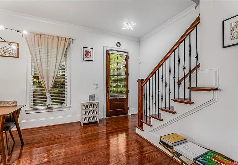 395 Laurent St NW #6 — Photo 3