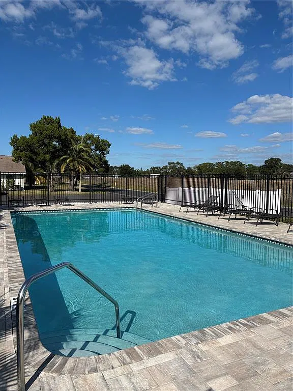 2 bed, 2.0 bath, 1000 sqft, $1,800 — Photo 1