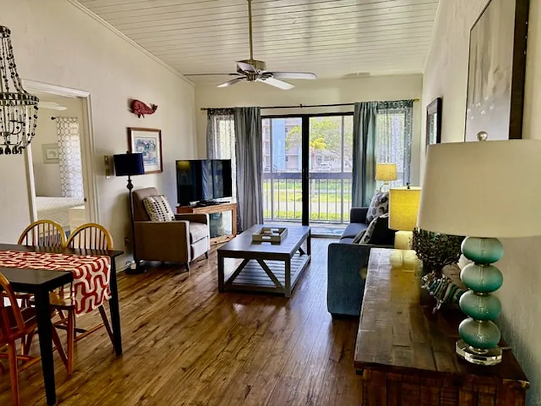 20 Greenbrier St #208 — Photo 3