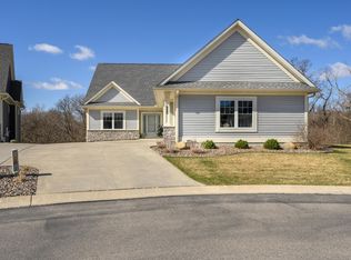 2484 Woodstone Ln SW, Rochester, MN 55902