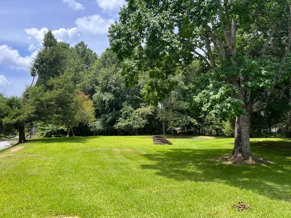 605 Elm St, Ellisville, MS 39437