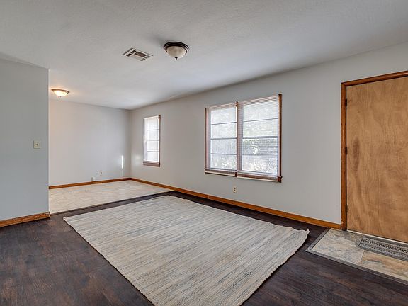 5th image of 118 Keller St