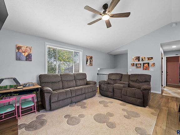 5th image of 6904 W 66th St