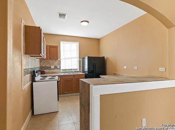 3rd image of 423 S Olive St