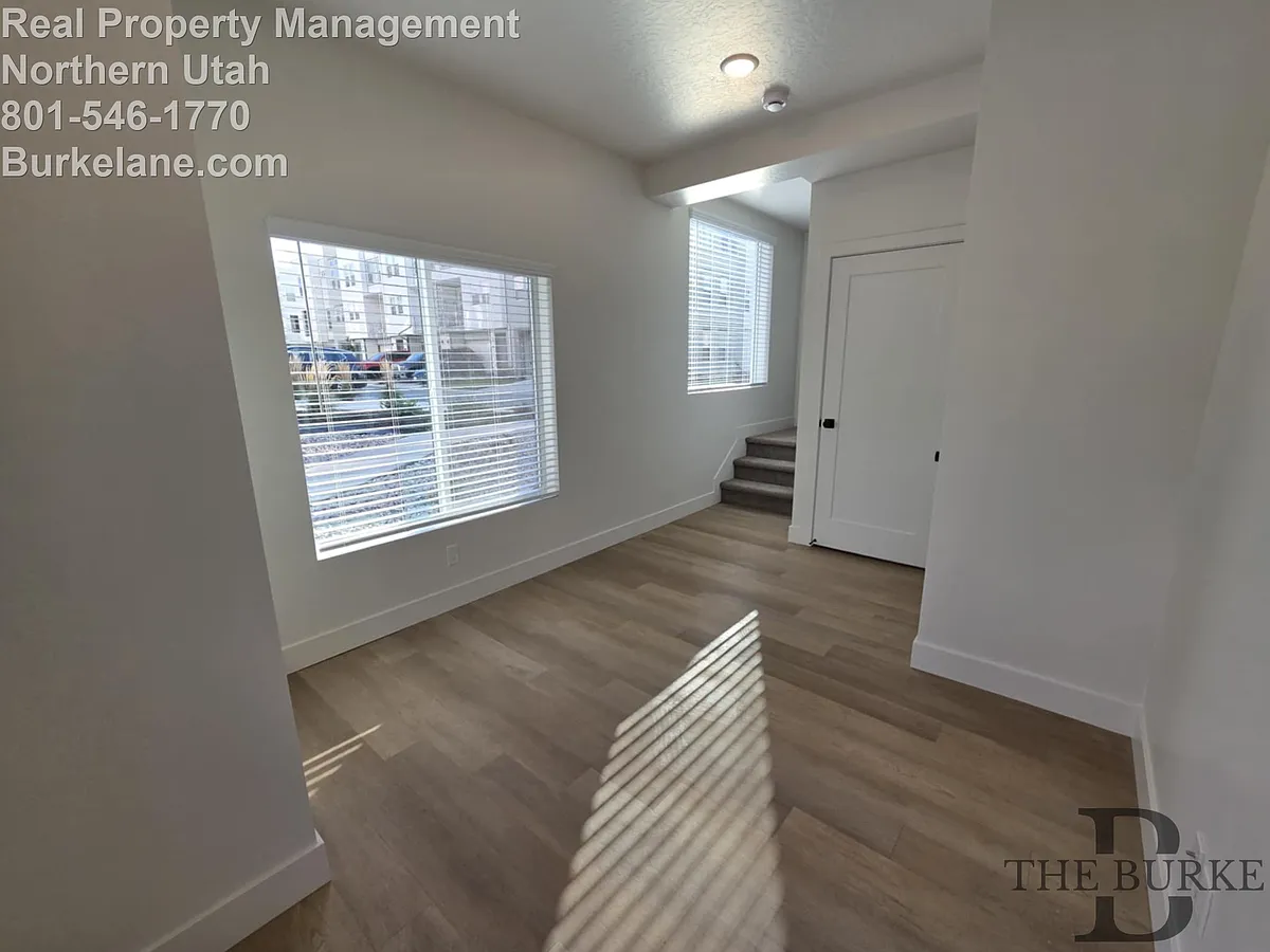 Building Photo - 1437 Burke Ln N