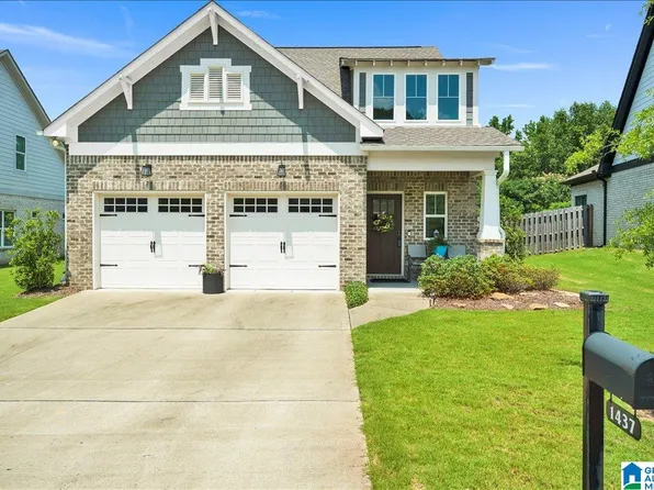 1437 Woodridge Pl, Gardendale, AL 35071