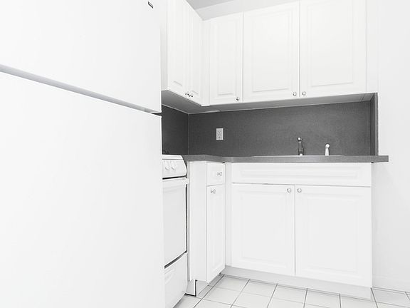 4th image of 10 W 135th St APT 15L