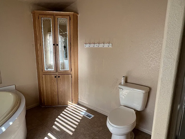 7868 N Reed Rd — Photo 23