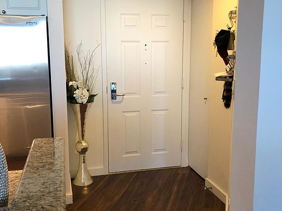 5th image of 19501 W Country Club Dr APT 2001