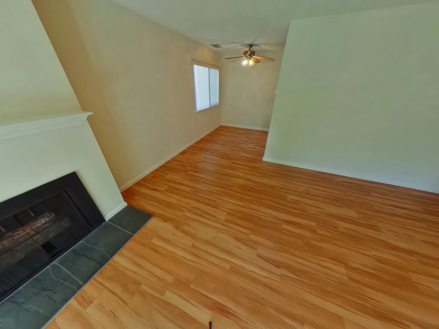 424 Oak Grove Ave — Photo 3