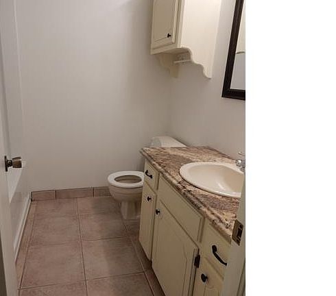 5th image of 815 W 23rd St N